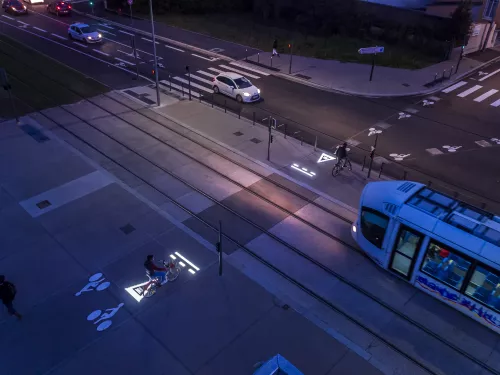 light-emitting marking, trams, cyclists, vehicles 